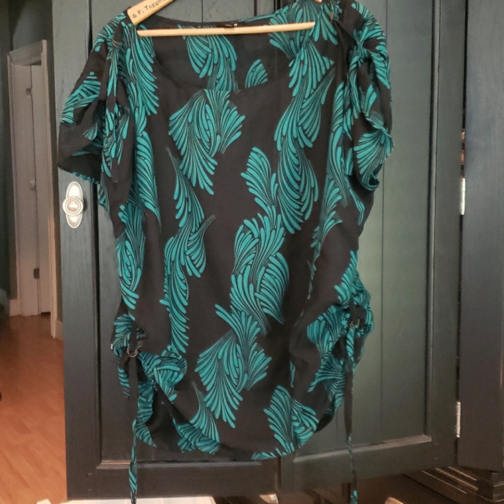 Nicole Green and black blouse ties on sleeves